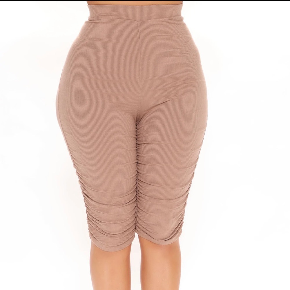 Taupe Biker shorts l